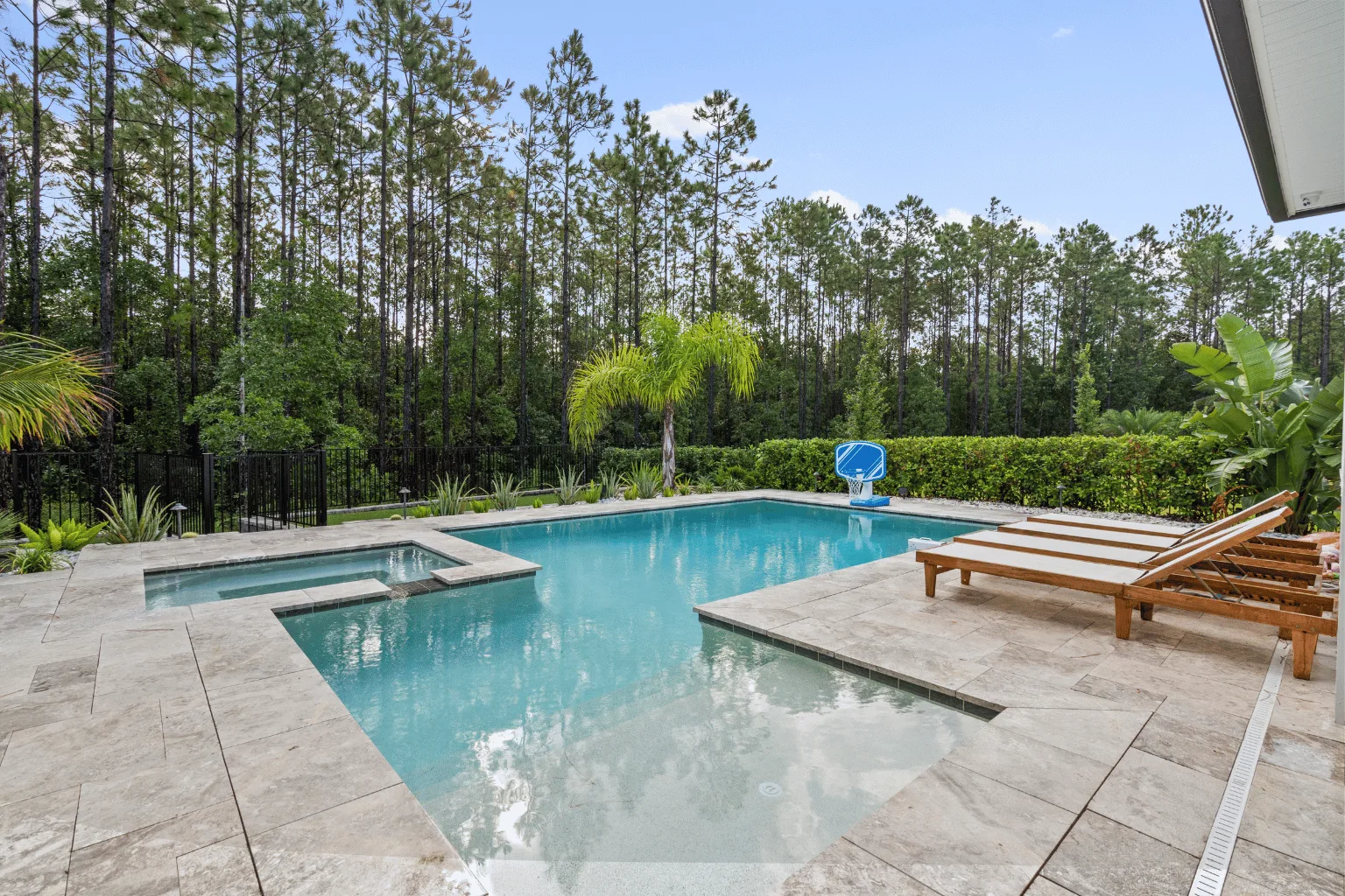 Travertine pool deck and spa installation by Jax Pavers in North Florida